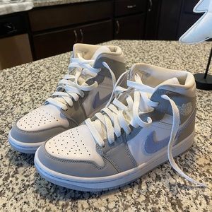 Jordan 1 Mid- Wolf Grey Aluminum